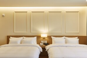Suite Royal | Espacio para trabajar con laptop y wifi gratis