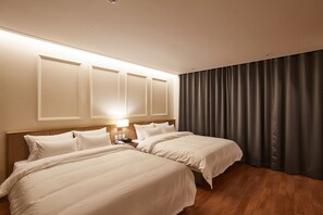 Suite Royal | Espacio para trabajar con laptop y wifi gratis