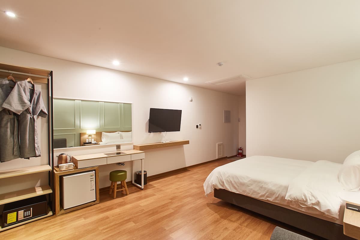 1 bedroom, laptop workspace, free WiFi