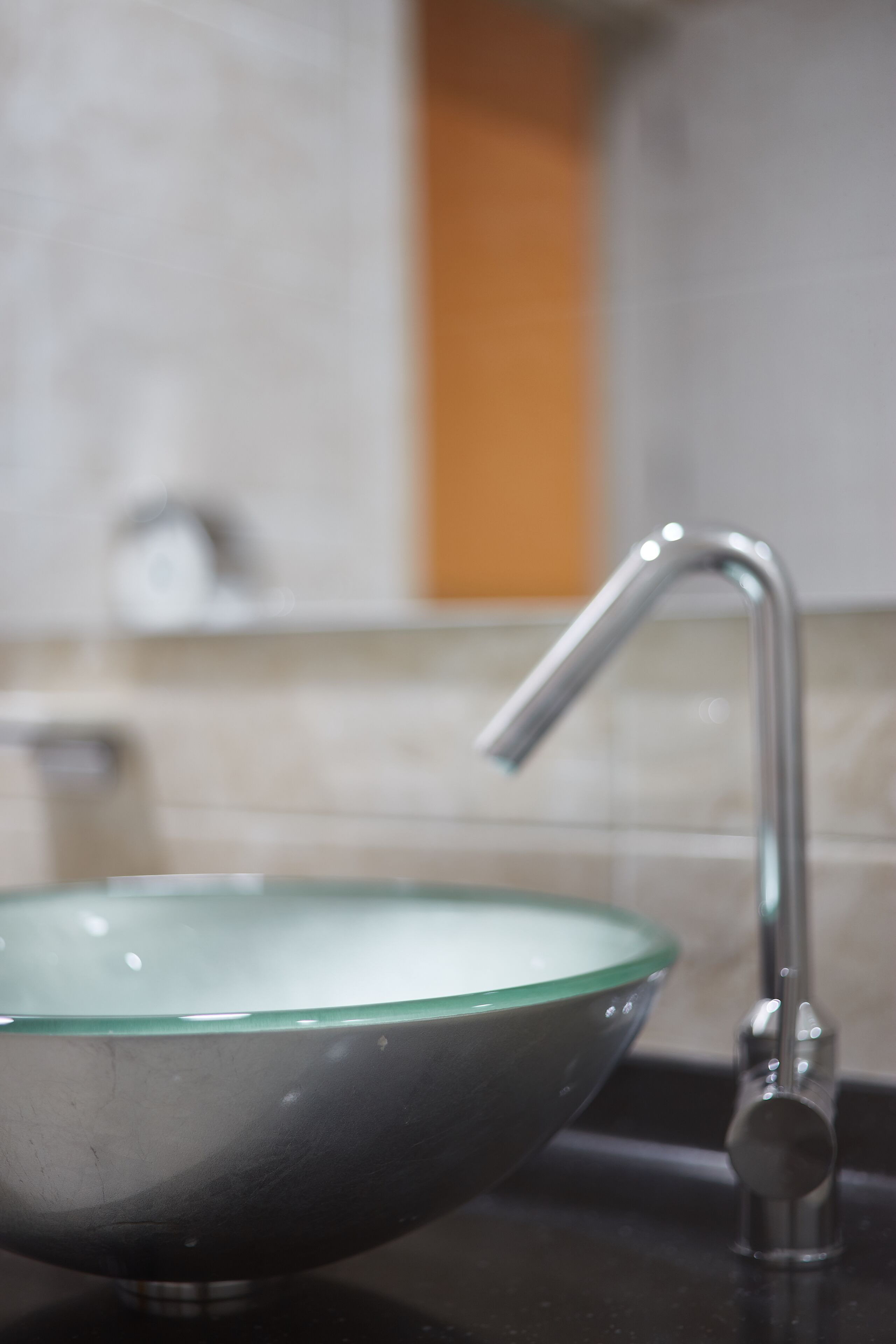 deluxe twin room | bathroom | free toiletries, hair dryer, bathrobes, slippers