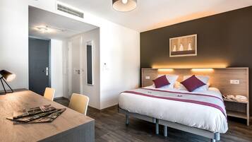 Literie de qualité supérieure, coffres-forts dans les chambres, bureau