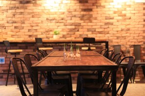 Lobby sitting area - Geographer Hostel (Zhangjiajie)