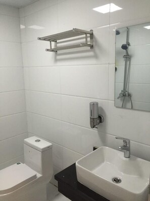 Bathroom - Geographer Hostel (Zhangjiajie)