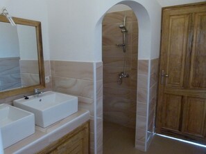 Villa, Private Pool | Bathroom | Free toiletries, hair dryer, towels - Villa dallie Senegal (Mbour)