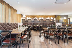 Breakfast, lunch, dinner served; Indian cuisine - Metropol Hotel (Kuala Lumpur)