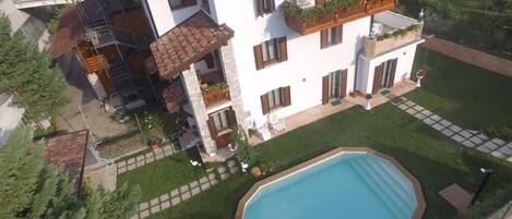 Piscina externa sazonal