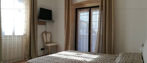 Deluxe Suite, Hot Tub, Mountain View