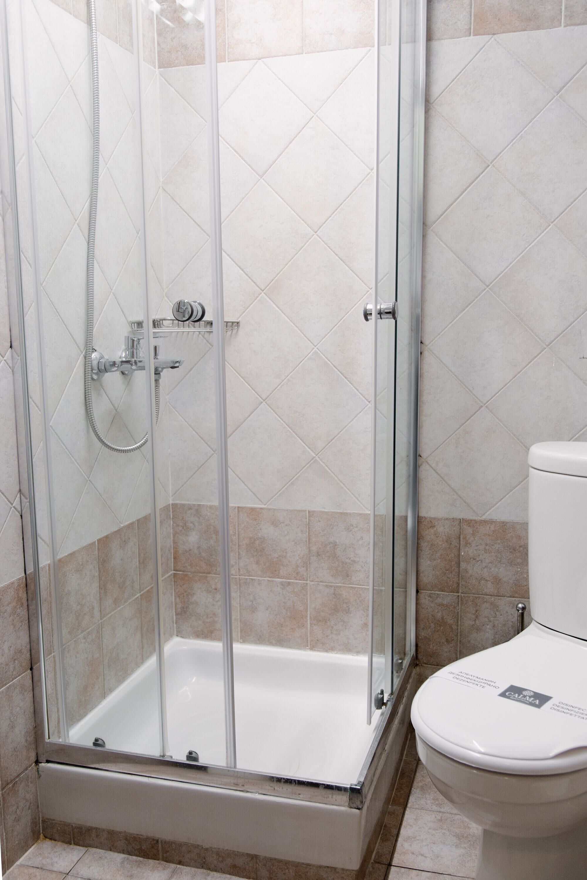 family room - mountain view | bathroom | free toiletries, hair dryer, bathrobes, slippers