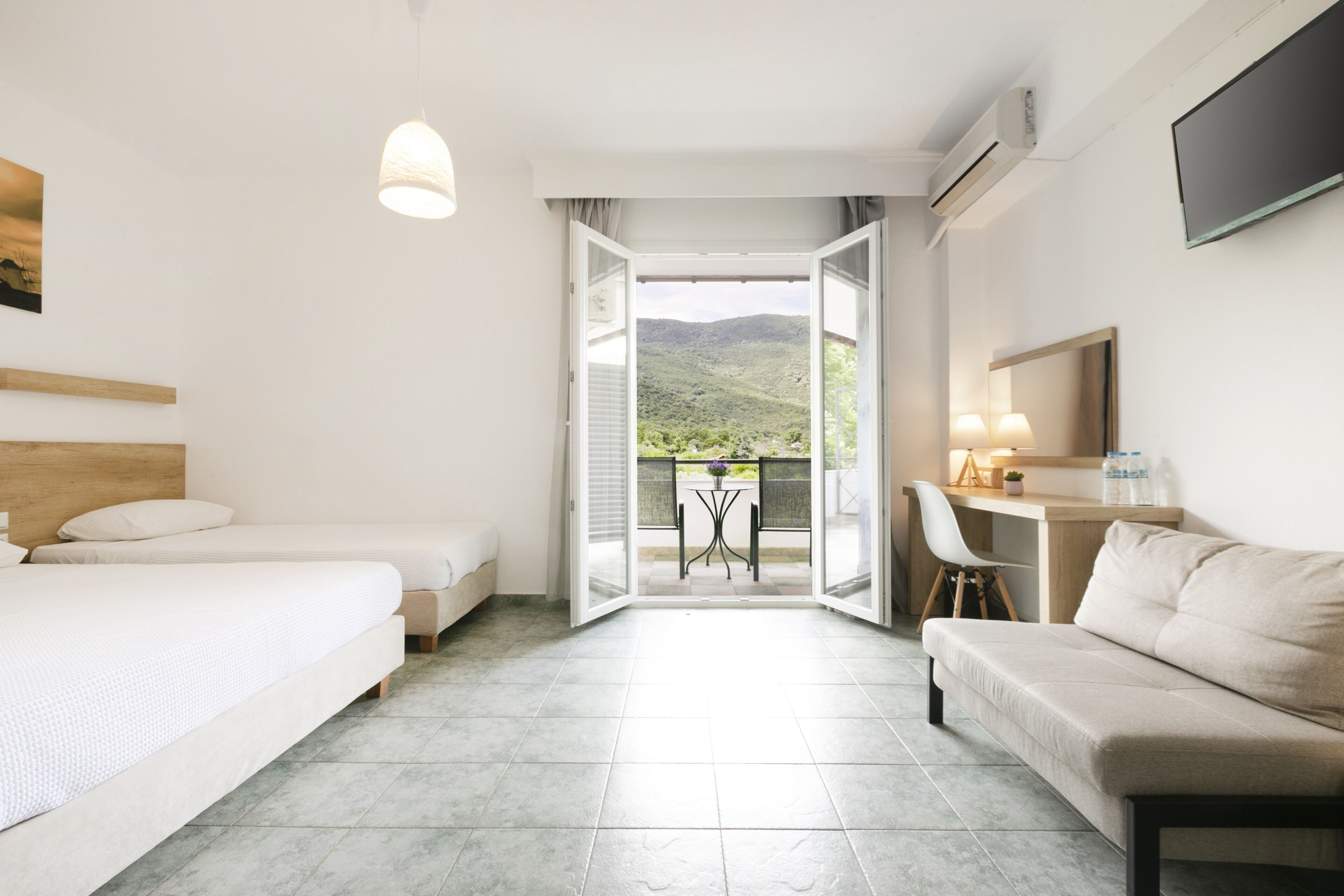 Minibar, soundproofing, free WiFi, bed sheets