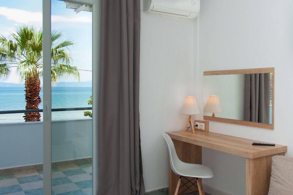 Minibar, soundproofing, free WiFi, bed sheets