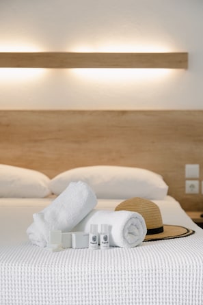 Minibar, sistema de insonorización, wifi gratis y ropa de cama