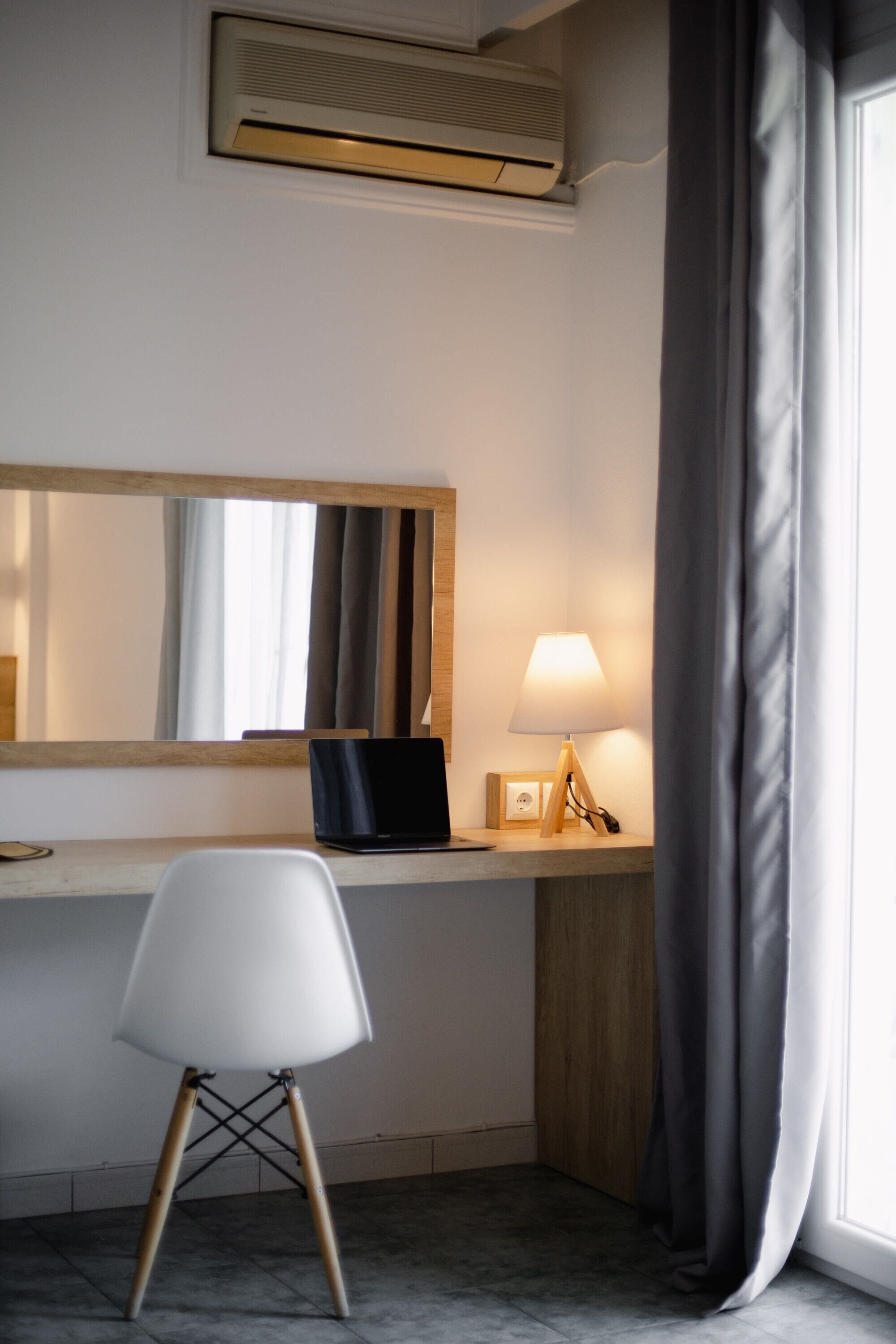 comfort room - sea view | living area | flat-screen tv