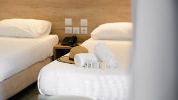 Standard Room - Sea View | Minibar, soundproofing, free WiFi, bed sheets