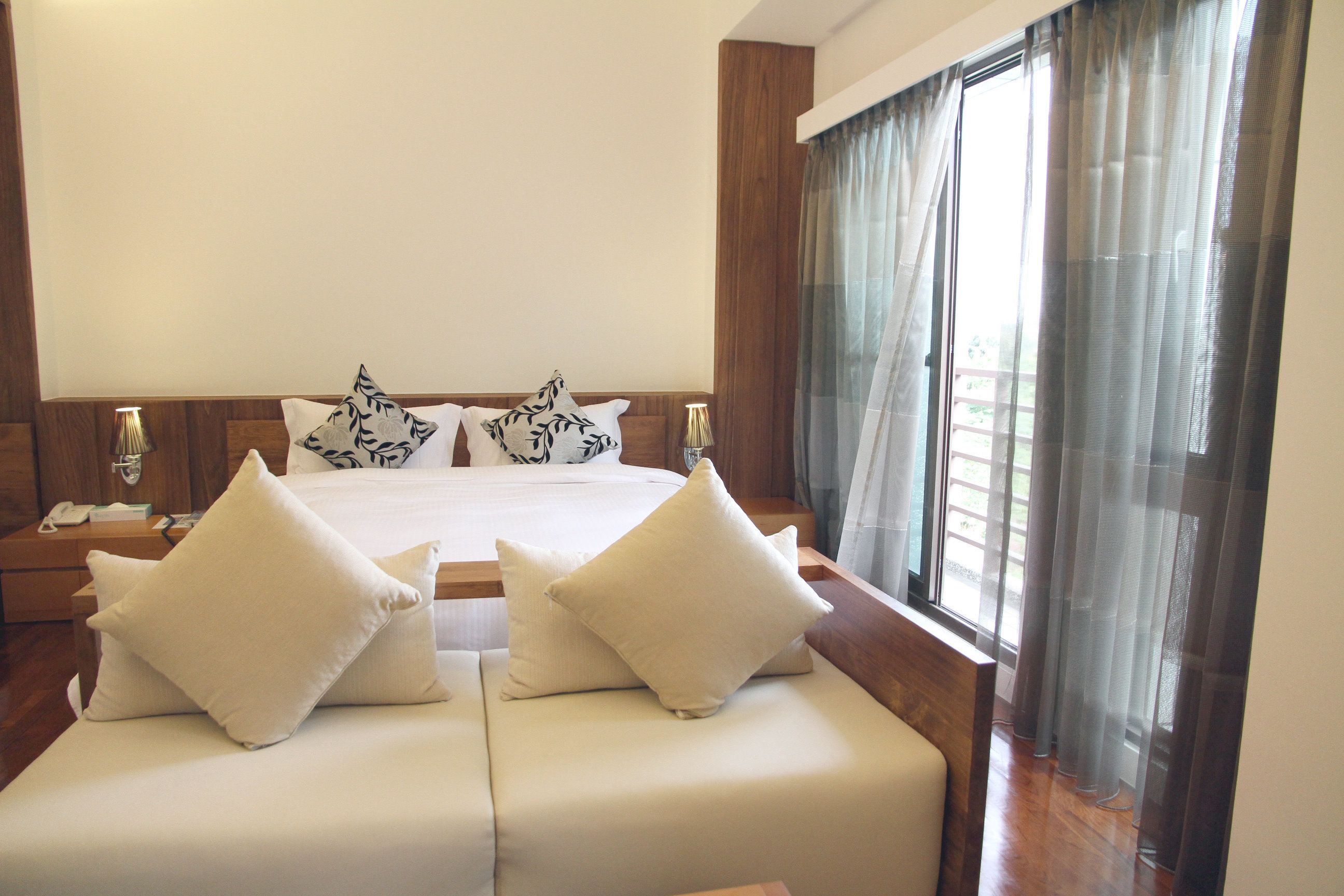 exclusive quadruple room, 1 bedroom, bathtub | 1 bedroom, desk, soundproofing, free wired internet