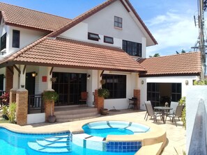 4 Bedrooms  (Not Incl.Electricity) | Terraza o patio