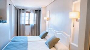 Iron/ironing board, bed sheets