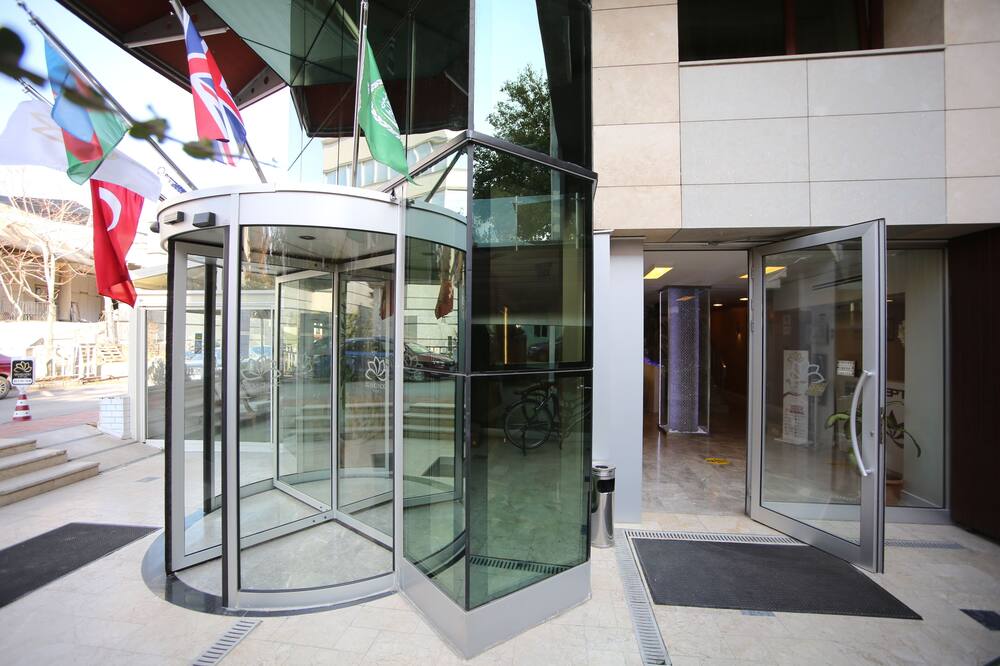 Grand Nora Hotel