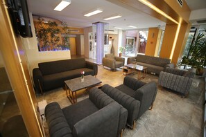 Coin salon dans le hall