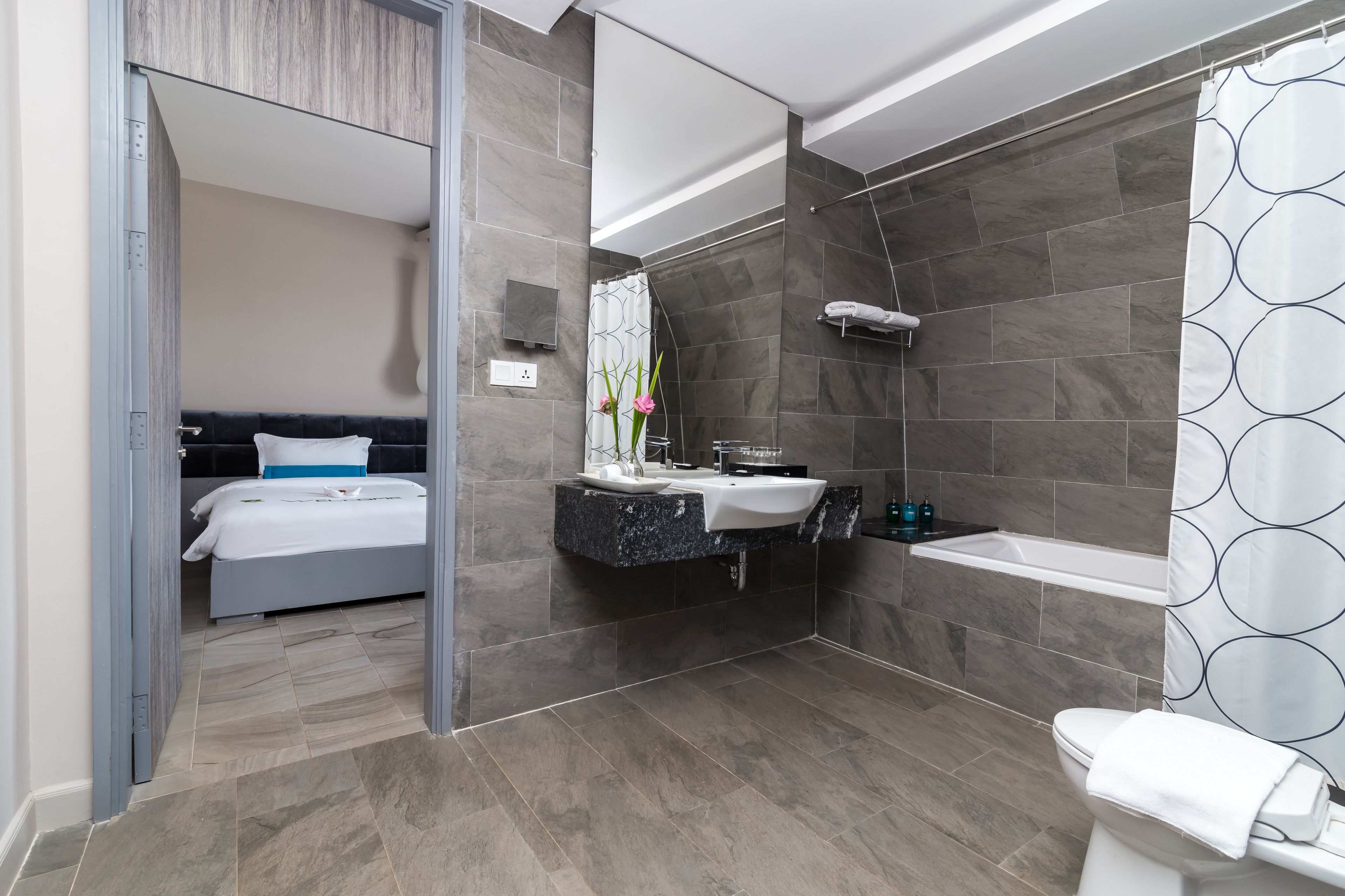 family suite | minibar, in-room safe, desk, iron/ironing board