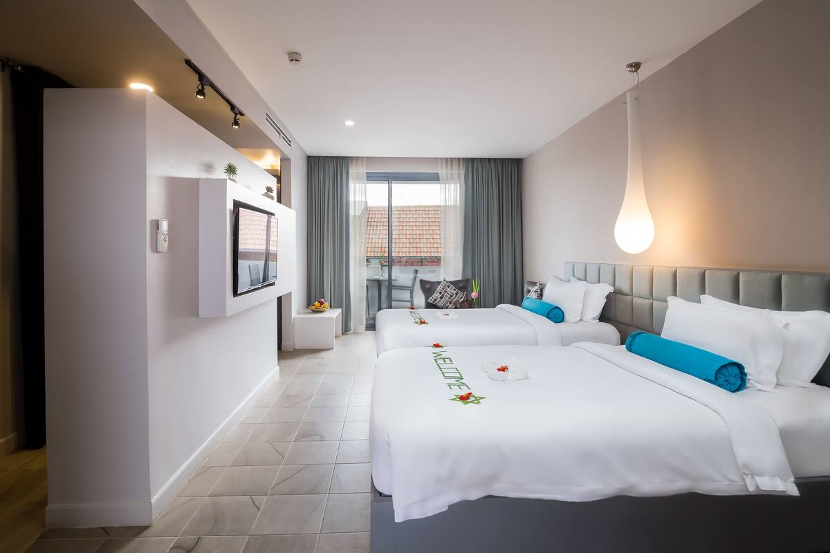 Phòng 2 giường đơn Cao cấp, quang cảnh vườn | Minibar, két bảo mật tại phòng, bàn, bàn ủi/dụng cụ ủi quần áo 