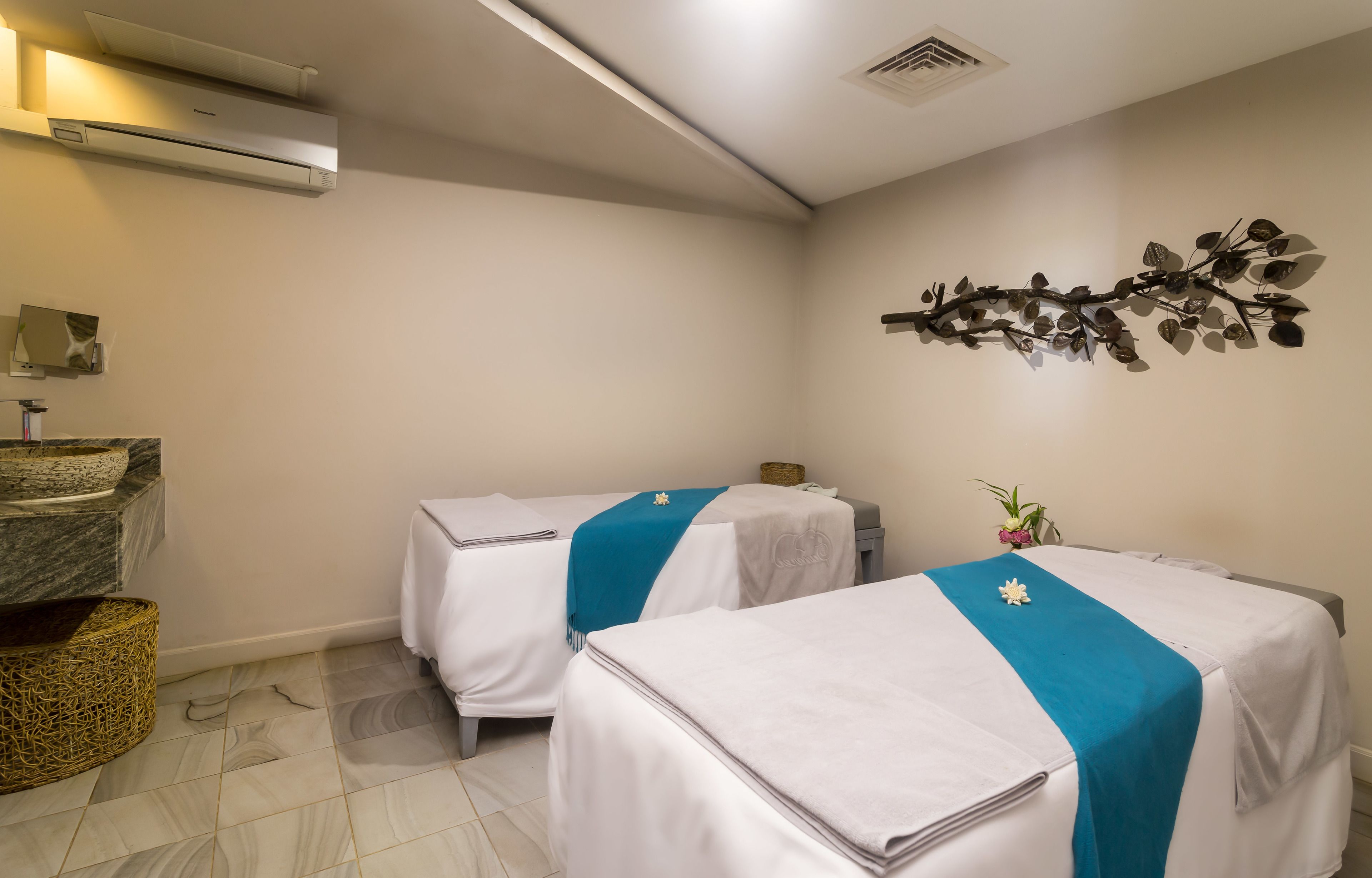couples treatment room(s), body treatments, aromatherapy, body scrubs