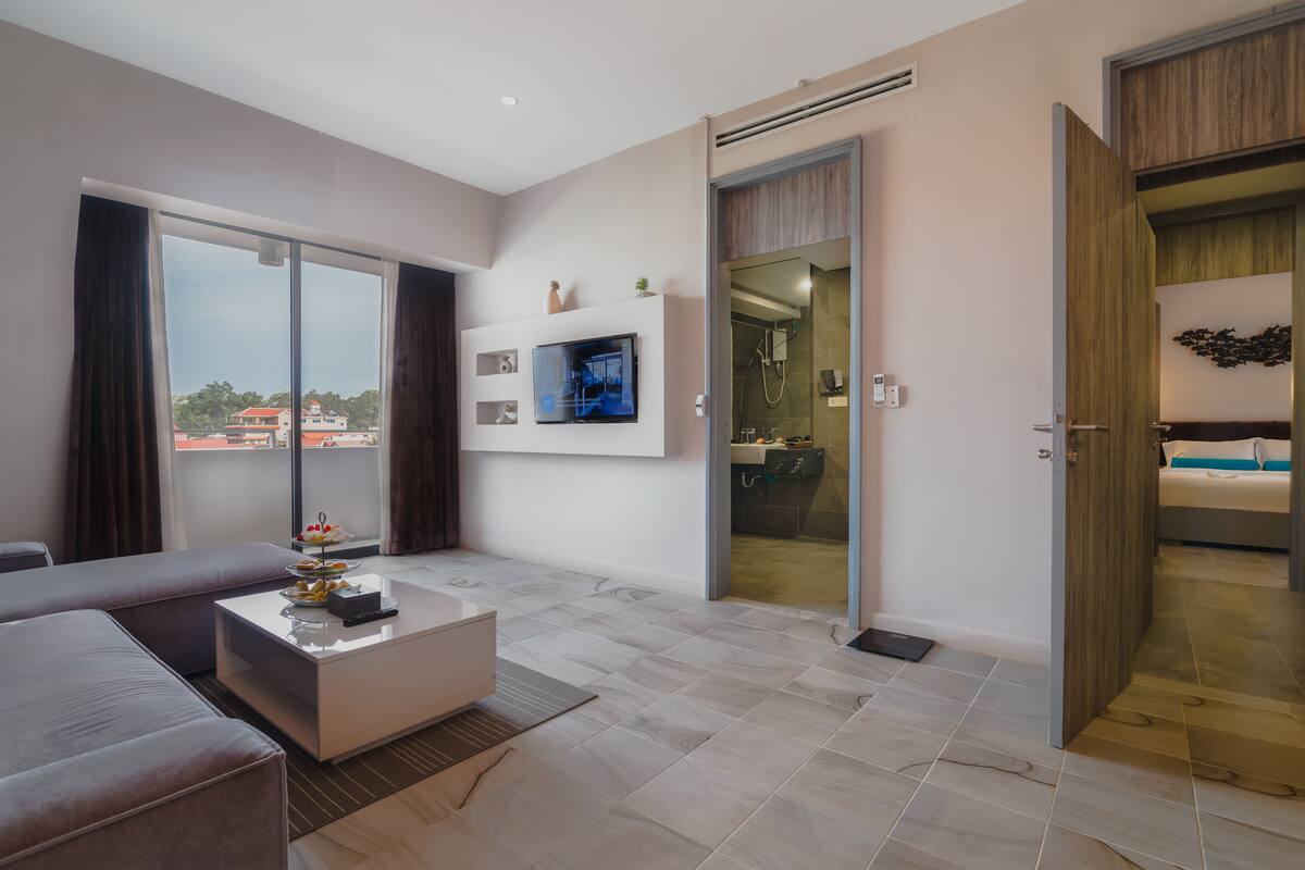 Phòng Suite dành cho gia đình | Minibar, két bảo mật tại phòng, bàn, bàn ủi/dụng cụ ủi quần áo 