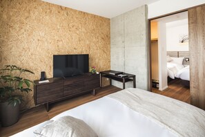 客房内保险箱、办公桌、熨斗/熨衣板、免费 WiFi