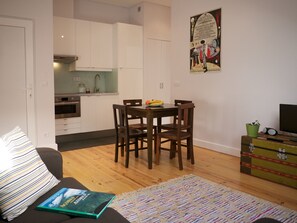 Loft (3 Adults) | Repas dans la chambre