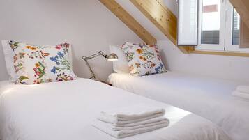 Family House, 4 Bedrooms | 1 bedroom, soundproofing, iron/ironing board, free cribs/infant beds