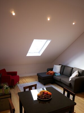 Loft (3 Adults) | Wohnbereich | Flachbildfernseher