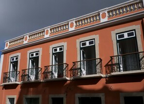 Front of property - Cacilhas Guest Apartments (Almada)