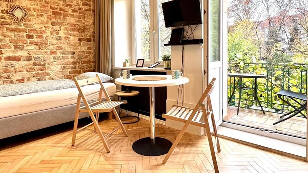 Studio, 1 soverom, balkong, hageutsikt (19A Mariensztat Street) | 1 soverom, lydisolert, strykejern/-brett og wi-fi (inkludert)