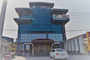 Mặt tiền nơi lưu trú