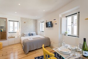 1 chambre, espace de travail pour ordinateur portable