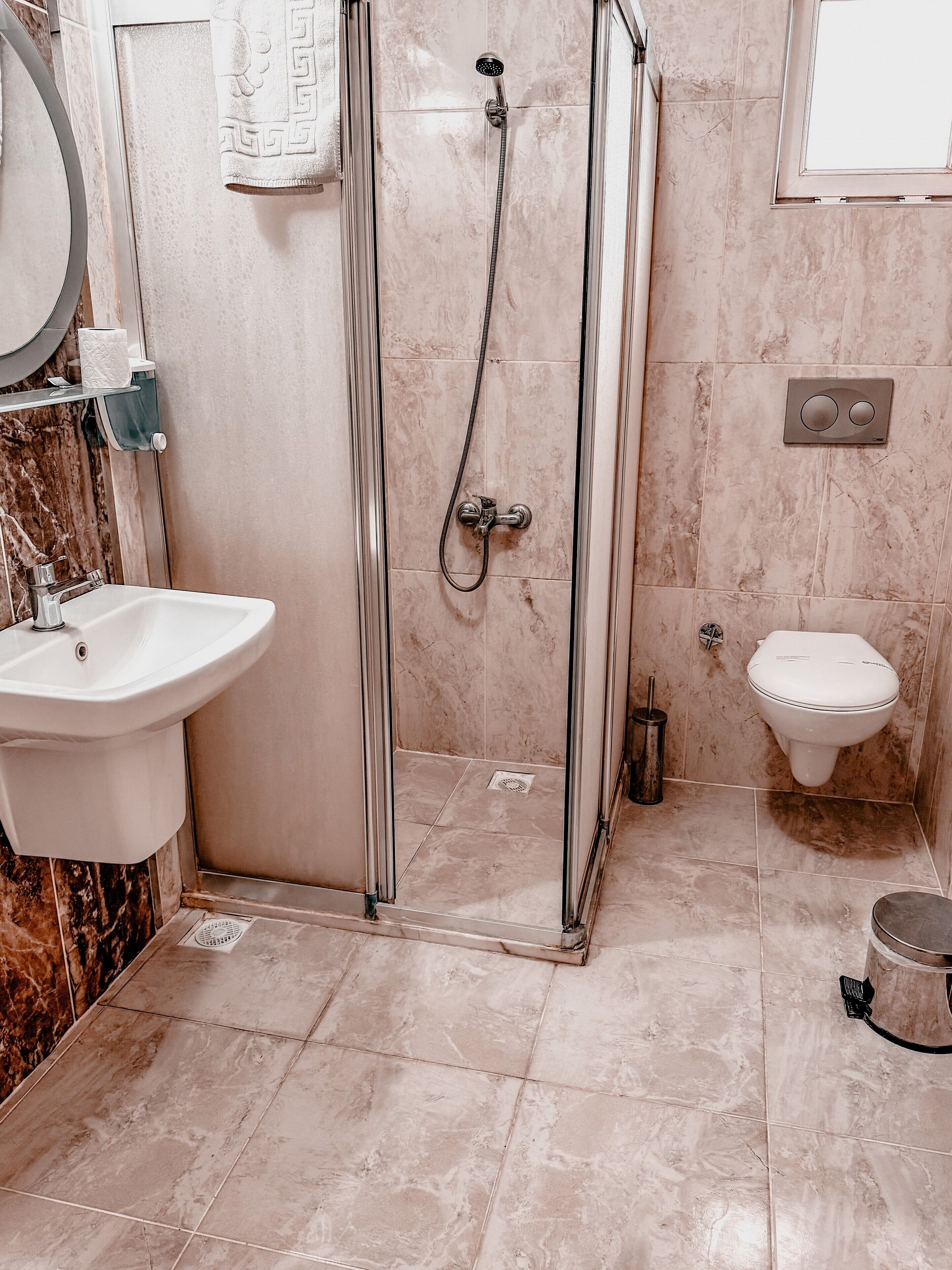 shower, free toiletries, hair dryer, slippers