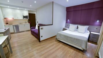 Estudio | Caja fuerte, escritorio, cortinas opacas y sistema de insonorización