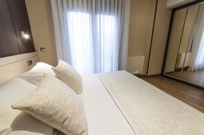 In-room safe, desk, blackout drapes, soundproofing - Apartamentos Turisticos LLanes (Llanes)