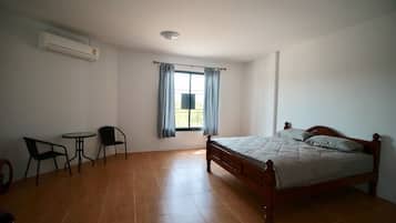 Deluxe King Room | Free WiFi