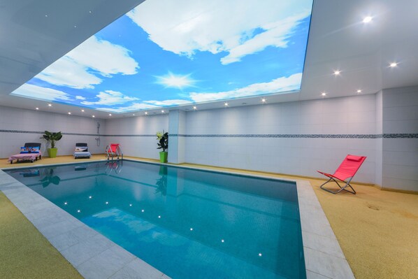 Piscine intérieure