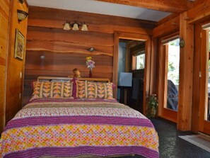 Superior Double Room, Private Bathroom (Cedar Room) - Lanzarotta Bed and Breakfast (Eugene)