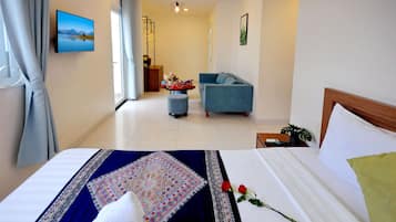 Superior Room | Living area | Flat-screen TV