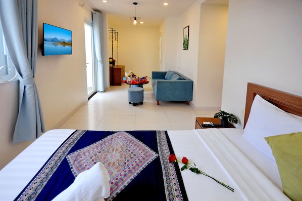 Superior Room | Living area | Flat-screen TV - Banana Stay Nha Trang (Nha Trang)