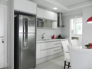 Apartamento (1057) | Cozinha privada | Geladeira grande, micro-ondas, cooktop