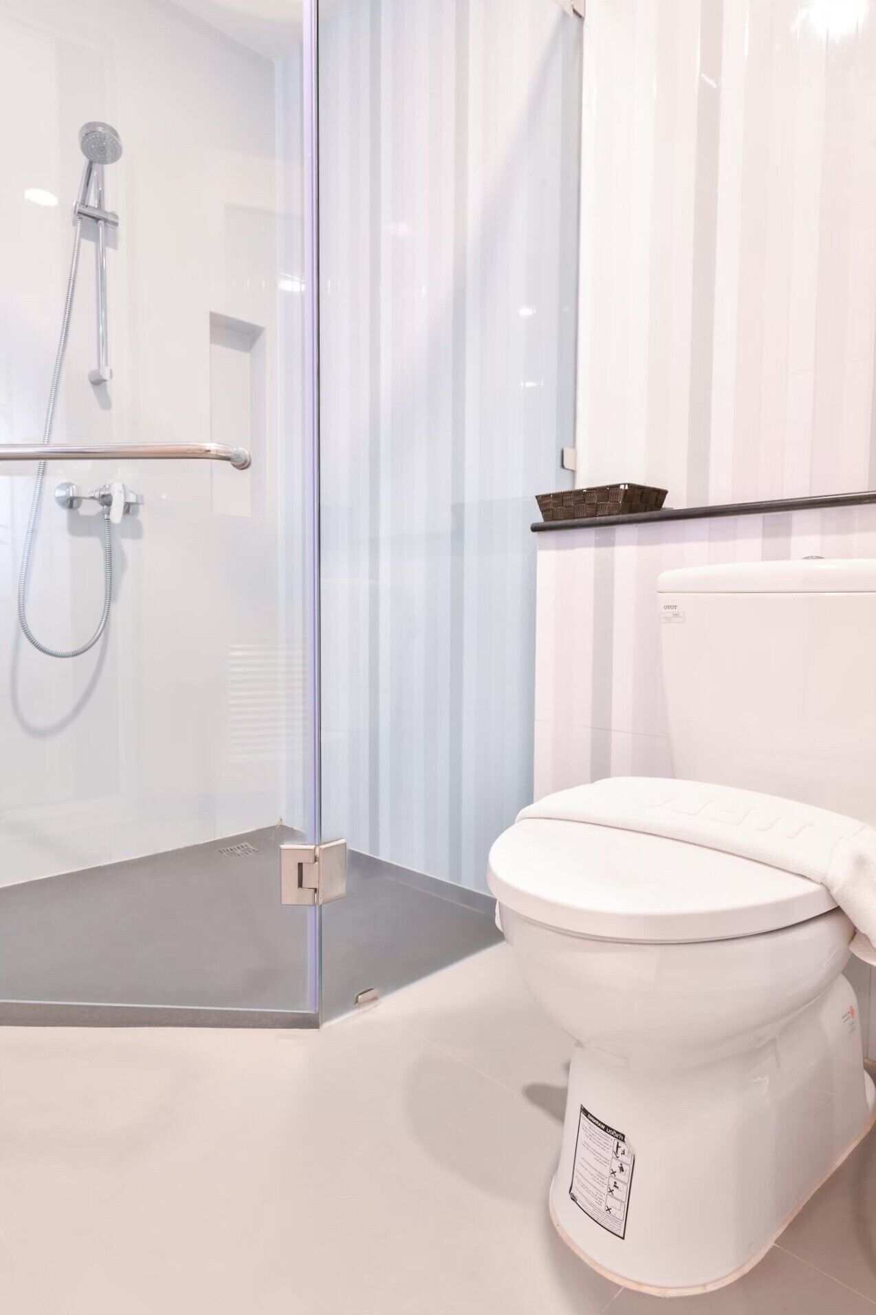 shower, rainfall showerhead, free toiletries, hair dryer