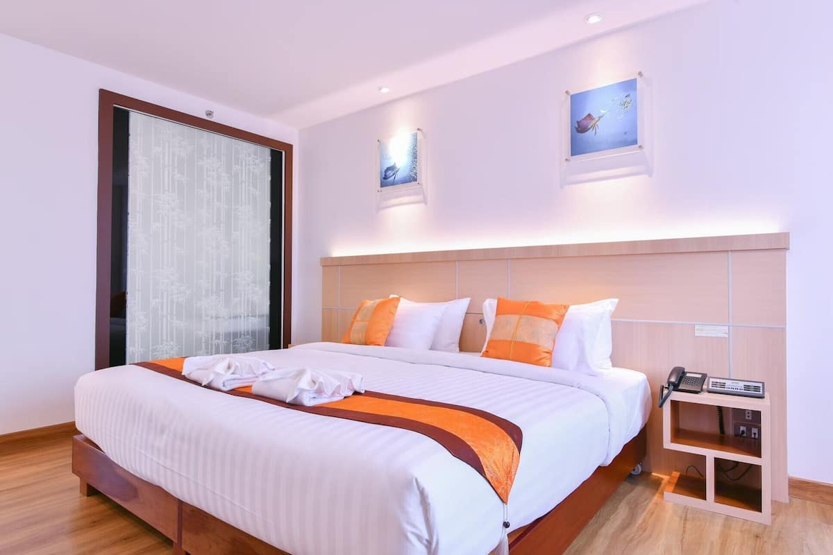 Standard Double Room | Minibar, desk, blackout drapes, soundproofing