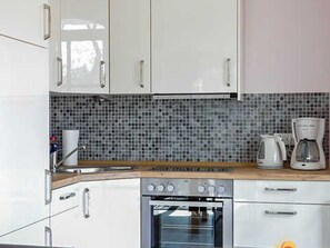 Kühlschrank, Mikrowelle, Ofen, Geschirrspüler