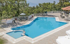 Seasonal outdoor pool - Pine Club Apart Hotel (Kusadasi)