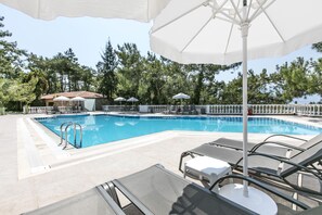 Seasonal outdoor pool