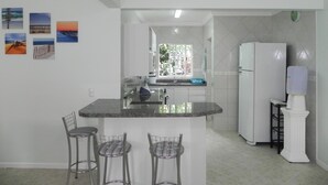 公寓 (1047) | 私人廚房 | 雪櫃、微波爐、爐具、廚房用具/餐具/器皿
