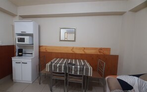 Apartment, 1 Schlafzimmer (Dpto. 1) | Eigene Küche | Kühlschrank, Mikrowelle, Wasserkocher, Kochgeschirr/Geschirr/Besteck